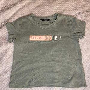 Cropped Abercrombie t-shirt